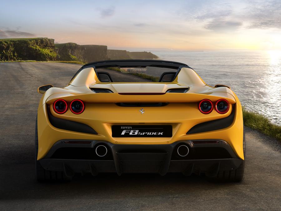 Ferrari v 8